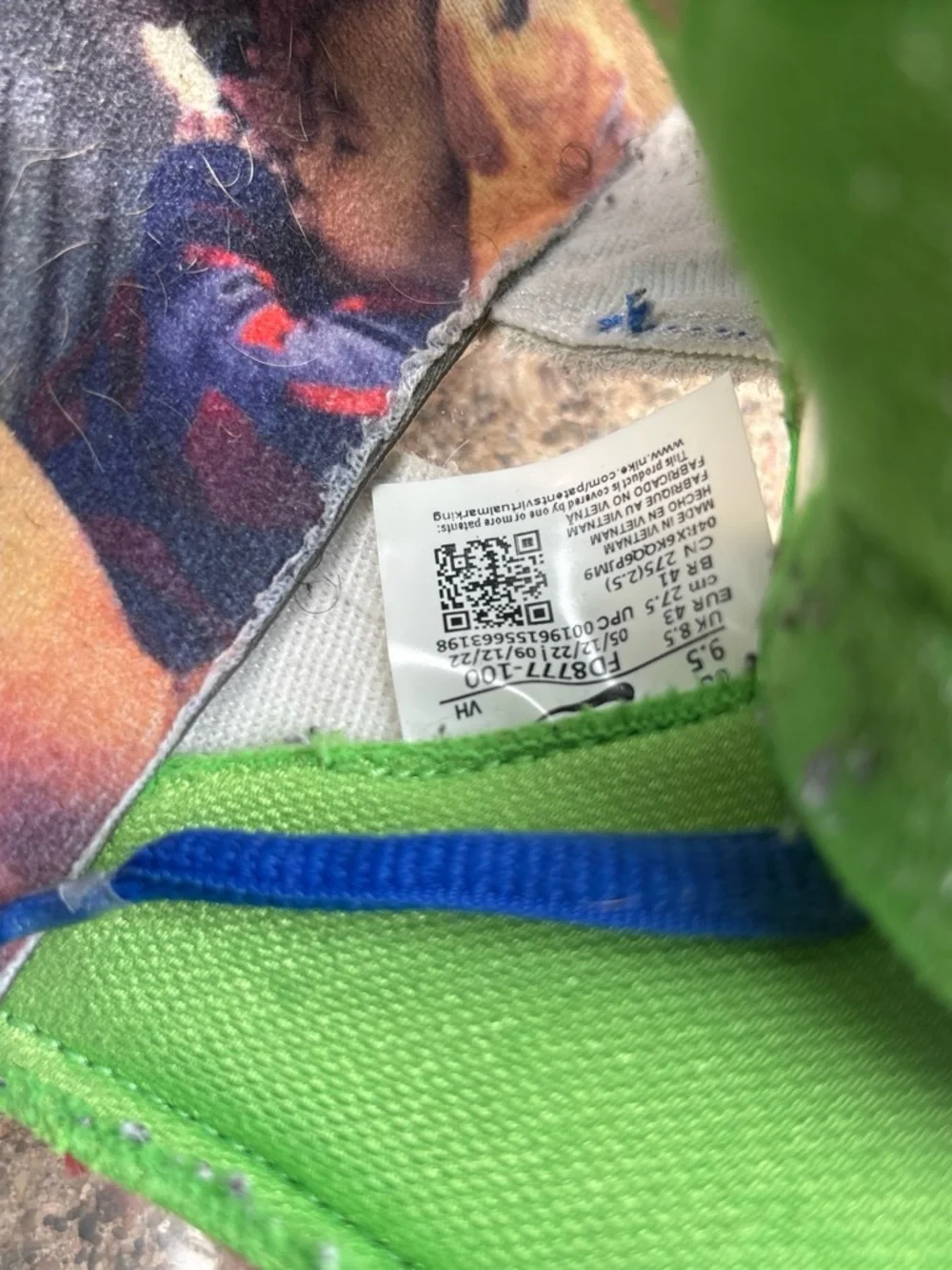 Men’s 9.5 size “EBay” dunk low comes with original box “good” condition